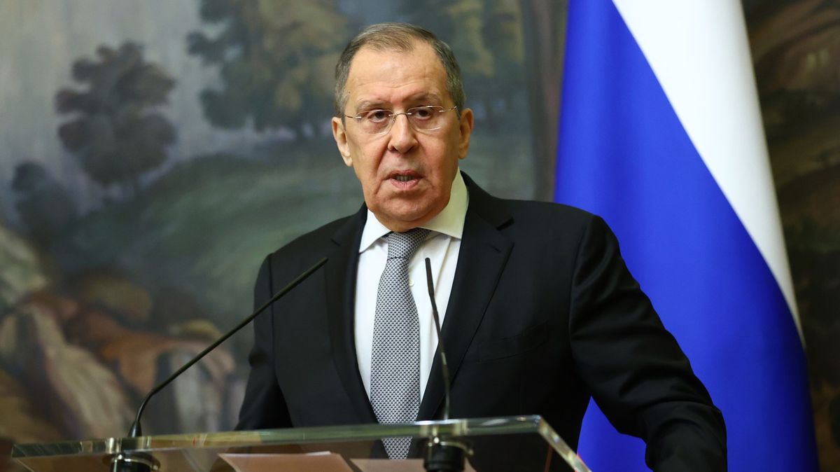 Lavrov: Moskva by na čas měla přestat mluvit s EU